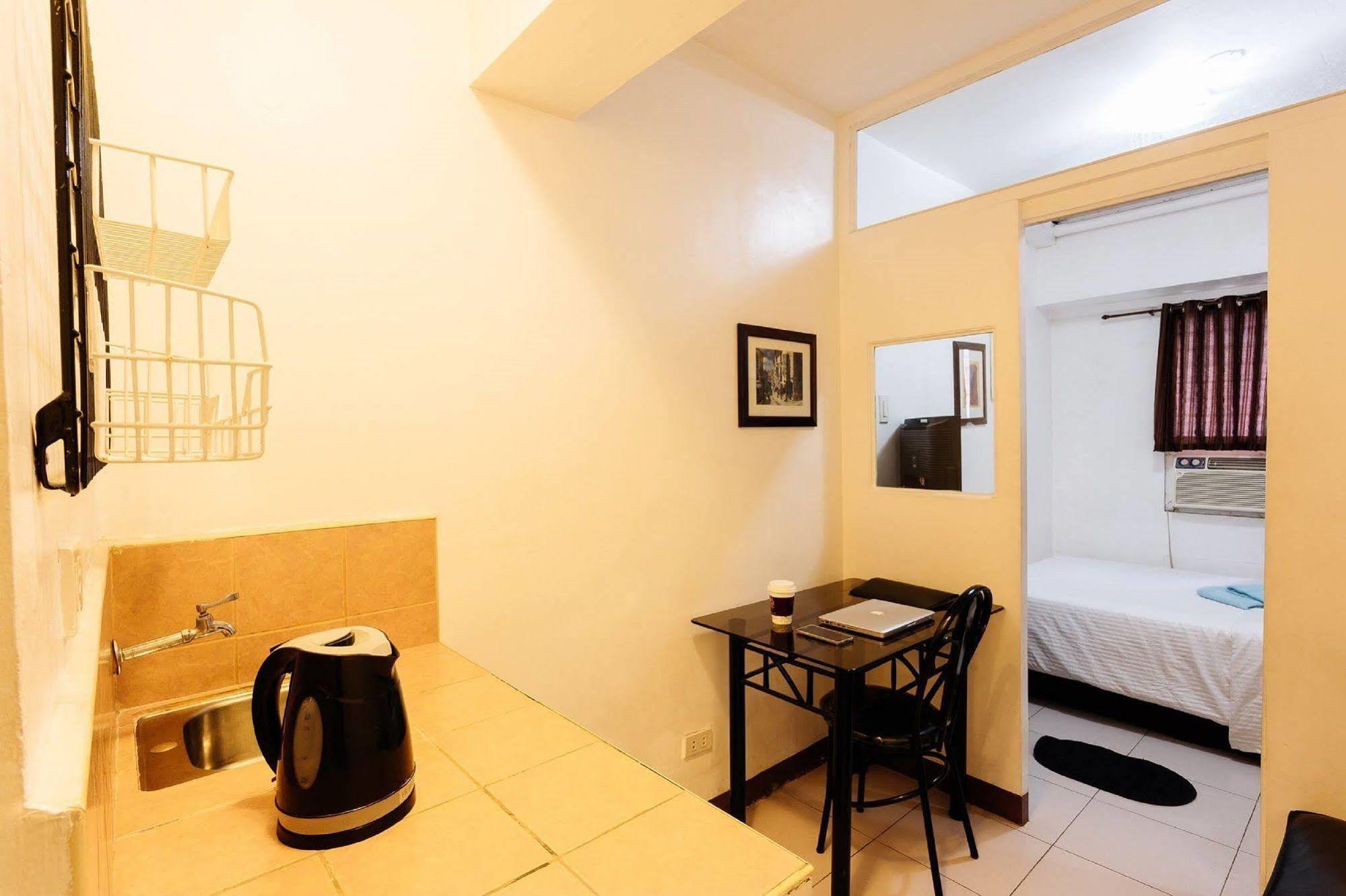 Oyo 859 City Stay Inns Pasong Tamo Makati City Екстер'єр фото